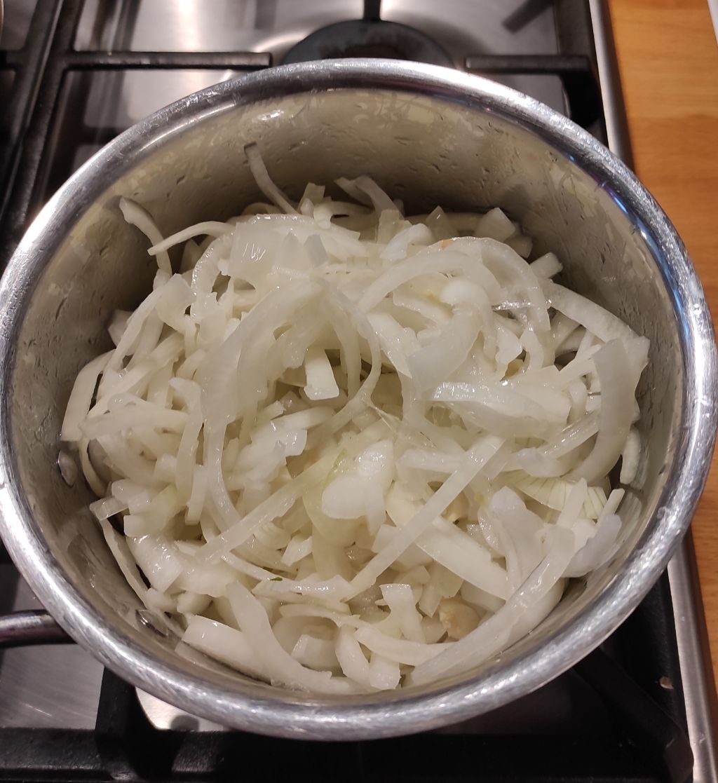 Hagyma karikázva sütésre készen